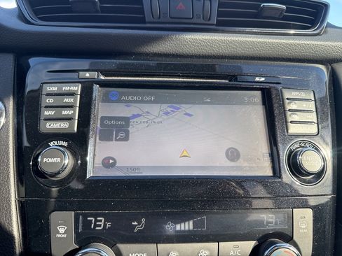 Used 2017 Nissan Rogue SL w/ SL Premium Package image 32