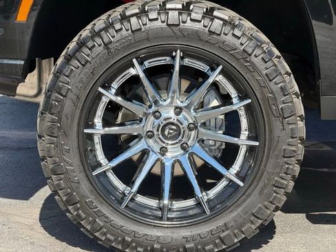 Used 2025 Chevrolet Tahoe Z71 w/ Comfort Package image 12