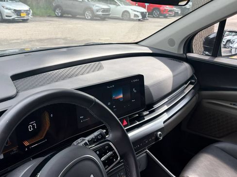 Used 2026 Kia Carnival FWD image 37
