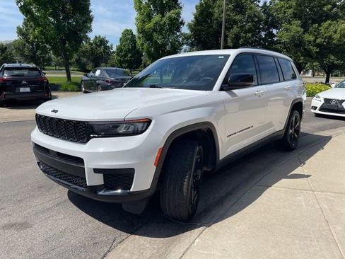 Used 2025 Jeep Grand Cherokee L Altitude AWD/4WD image 7