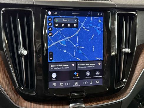 Used 2023 Volvo XC60 B5 Plus image 6