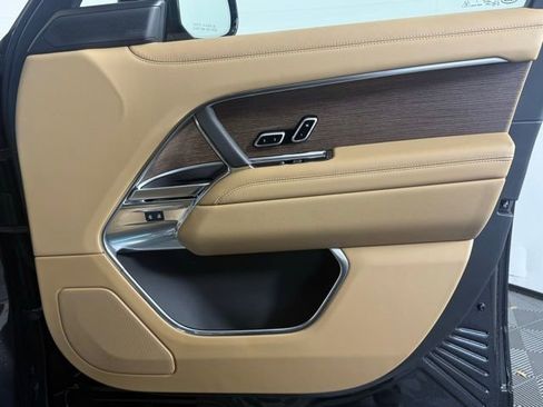 New 2026 Land Rover Range Rover Long Wheelbase SE image 17