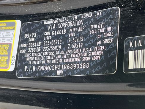 Used 2024 Kia Carnival EX FWD image 32