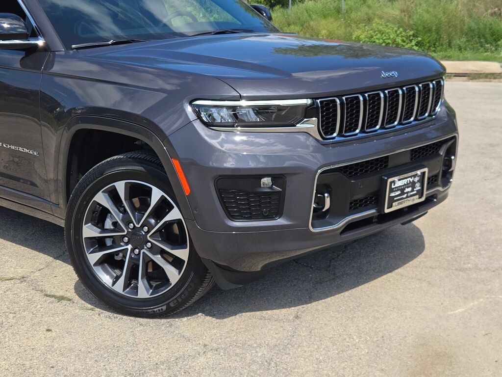 Used 2024 Jeep Grand Cherokee L Overland w/ Trailer Tow Package AWD/4WD image 2