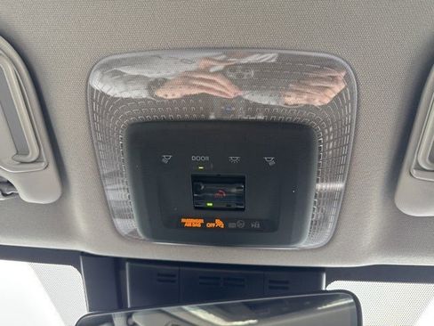 Used 2025 Toyota Prius XLE image 25