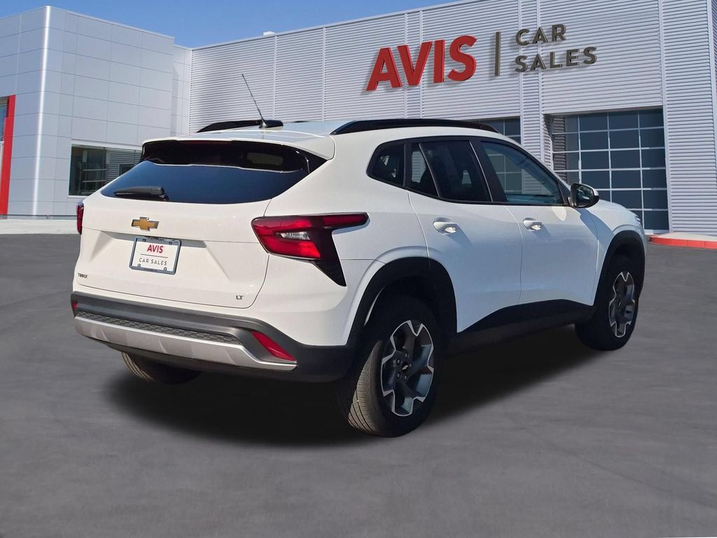 Used 2025 Chevrolet Trax LT w/ LT Convenience Package FWD image 6