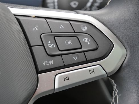 Certified 2023 Volkswagen Taos SE w/ Panoramic Sunroof Package image 31