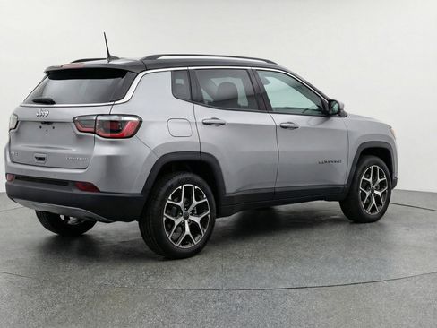 Used 2025 Jeep Compass Limited image 9