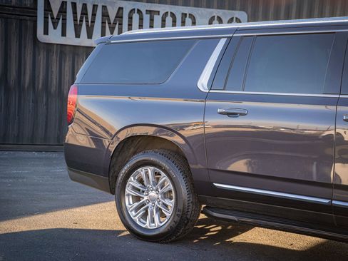 Used 2024 GMC Yukon XL SLT image 5