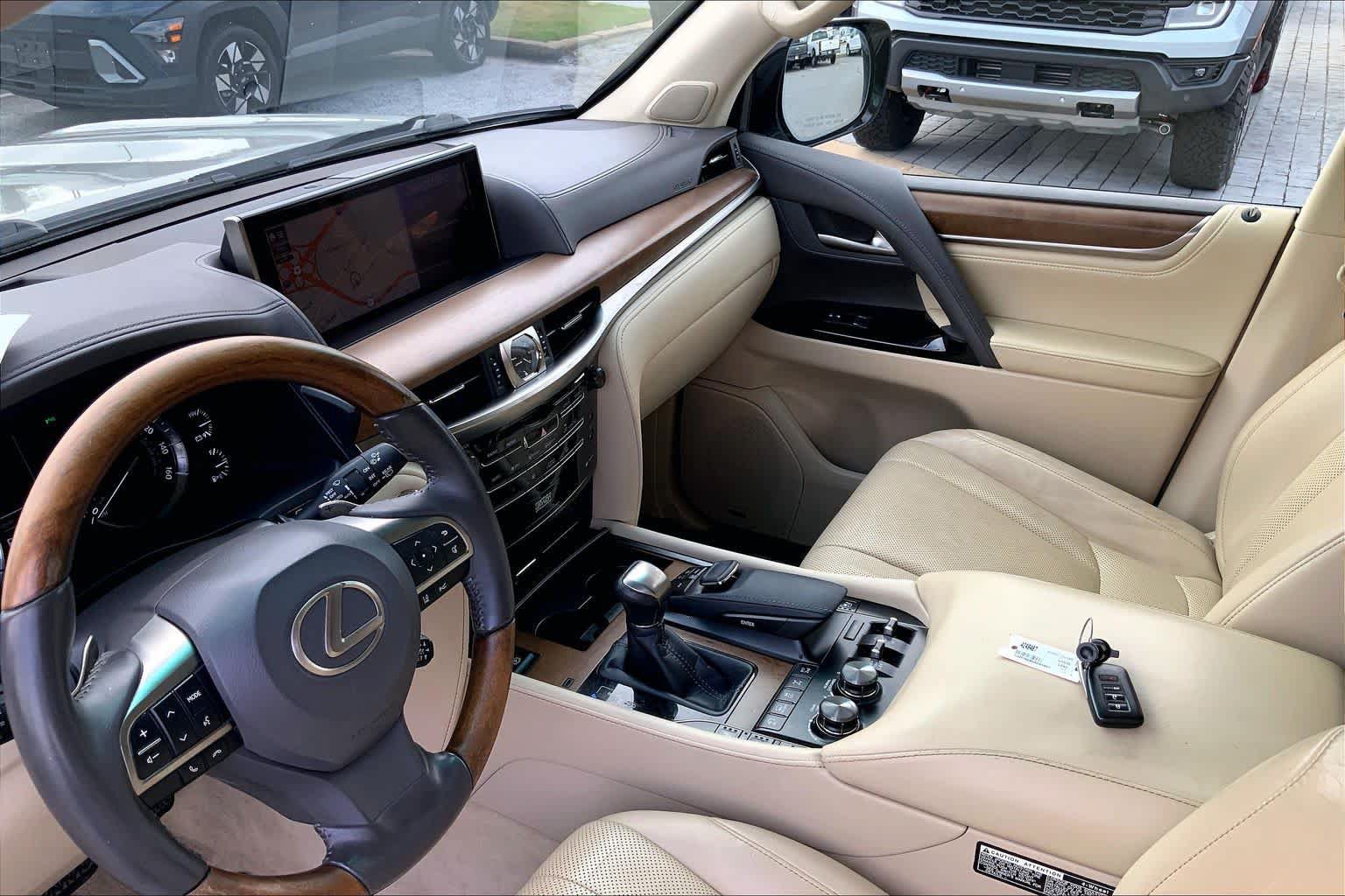 Used 2017 Lexus LX 570 4WD w/ Luxury Package image 16