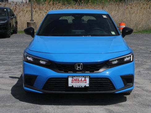 Used 2024 Honda Civic Sport image 2