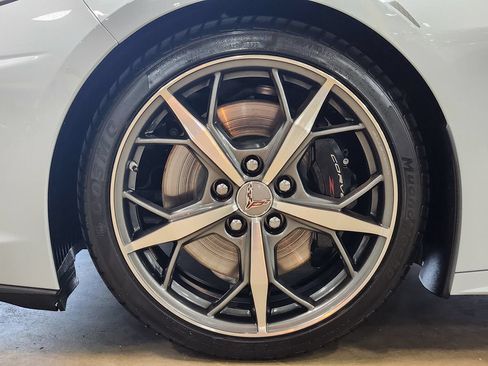 Used 2021 Chevrolet Corvette Stingray Preferred Cpe w/ Z51 Performance Package RWD image 23