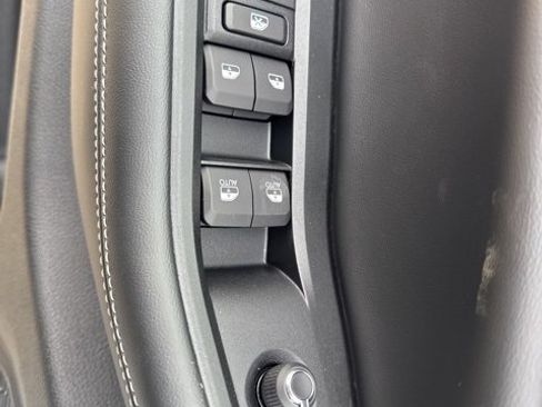 New 2025 Jeep Grand Cherokee L Altitude image 9