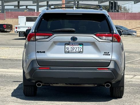 Used 2024 Toyota RAV4 XLE w/ Convenience Package AWD/4WD image 4