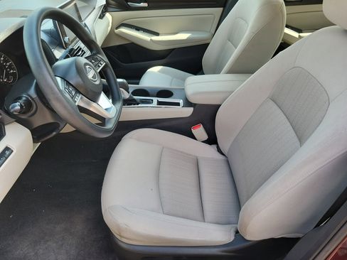 Used 2025 Nissan Altima 2.5 SV FWD image 3
