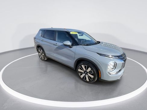 New 2026 Mitsubishi Outlander SE AWD/4WD image 2