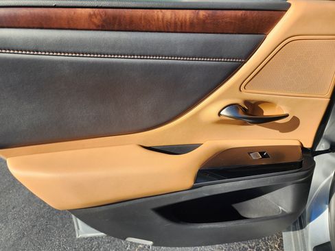 Used 2022 Lexus ES 350 w/ Premium Package image 15