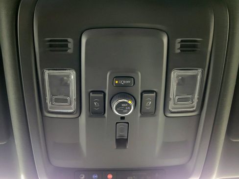 Used 2025 GMC Yukon XL Denali AWD/4WD image 18