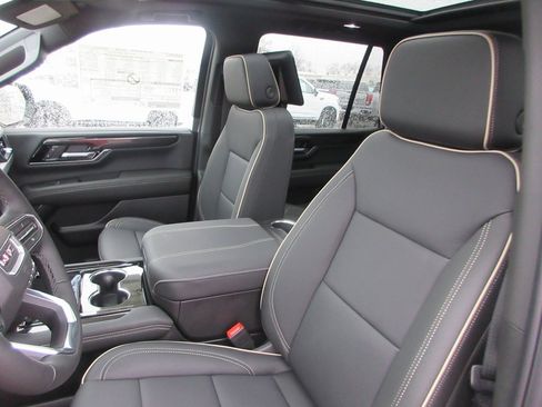 New 2026 GMC Yukon Elevation image 12
