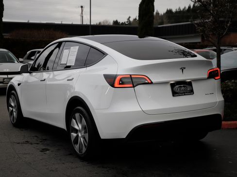 Used 2023 Tesla Model Y Long Range image 6