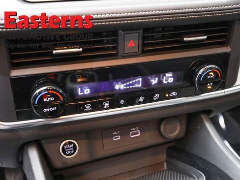 Used 2023 Nissan Rogue SV AWD/4WD image 19