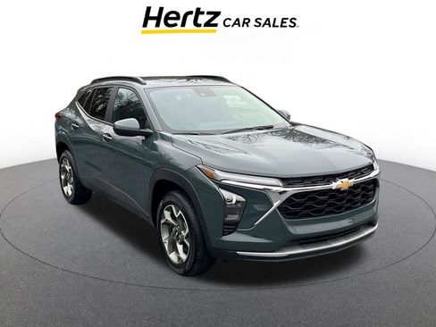 Used 2025 Chevrolet Trax LT w/ LT Convenience Package image 1