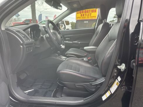 Used 2024 Mitsubishi Outlander Sport SE image 3