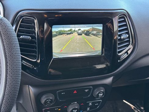 Used 2021 Jeep Compass Latitude FWD image 30