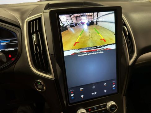 Used 2022 Ford Edge SE w/ Cargo Accessory Package image 19