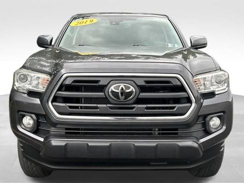 Used 2019 Toyota Tacoma SR5 AWD/4WD image 8