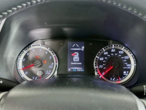 Used 2022 Toyota Highlander LE FWD image 19