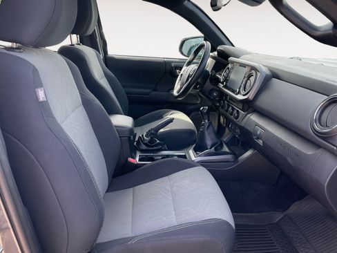 Used 2021 Toyota Tacoma TRD Sport AWD/4WD image 16