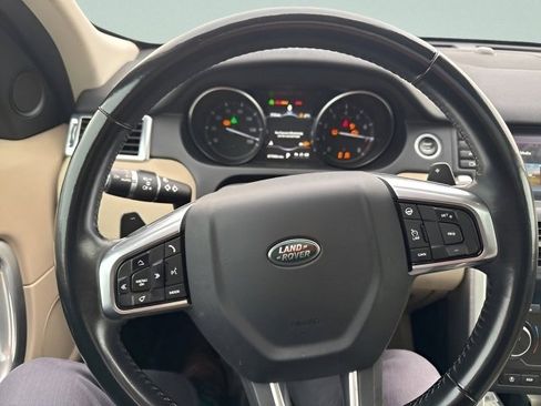 Used 2018 Land Rover Discovery Sport HSE image 11