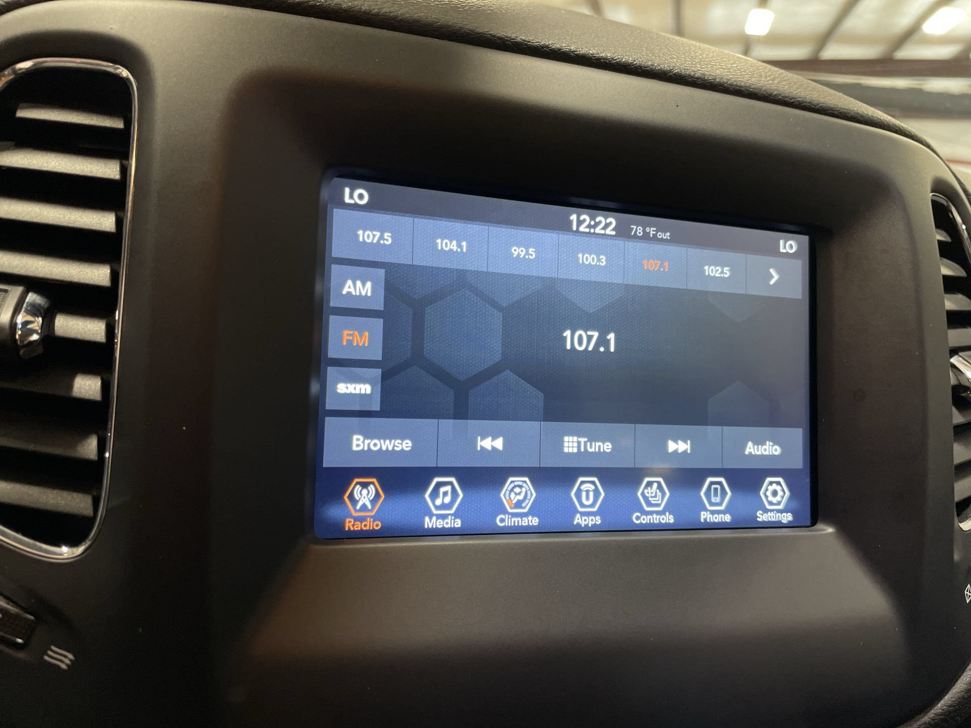 Used 2021 Jeep Compass Latitude w/ Convenience Group FWD image 19