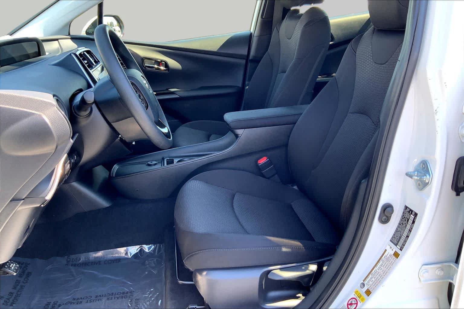 Used 2022 Toyota Prius LE FWD image 7