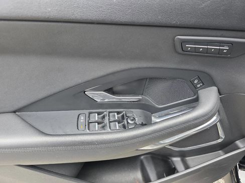 Used 2019 Jaguar E-PACE SE image 12