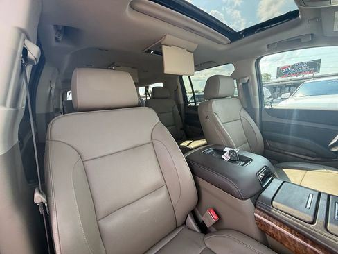 Used 2017 Chevrolet Suburban Premier AWD/4WD image 28