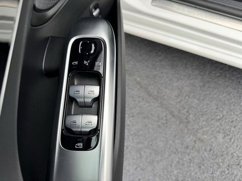 Used 2025 Mercedes-Benz C 300 4MATIC Sedan image 21