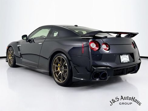 Used 2024 Nissan GT-R w/ Floor Mat Package AWD/4WD image 5