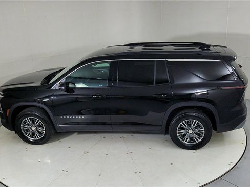 Used 2024 Chevrolet Traverse LT image 40