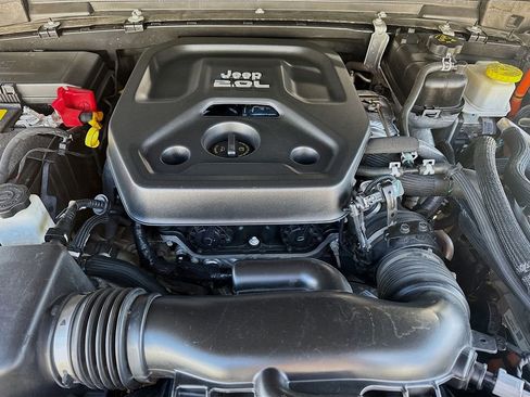 Used 2022 Jeep Wrangler Unlimited Sahara image 39