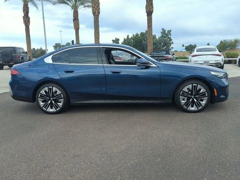 Used 2026 BMW 530i w/ Premium Package image 5