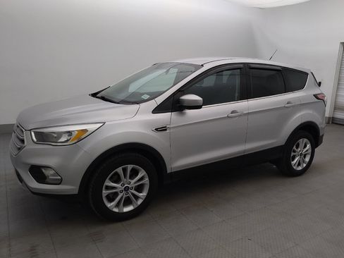 Used 2017 Ford Escape SE FWD image 2