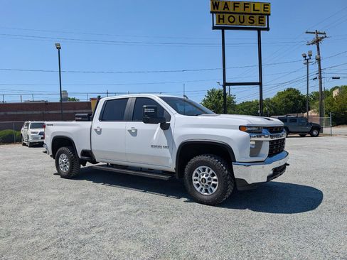 Used 2020 Chevrolet Silverado 2500 LT w/ Convenience Package AWD/4WD image 3