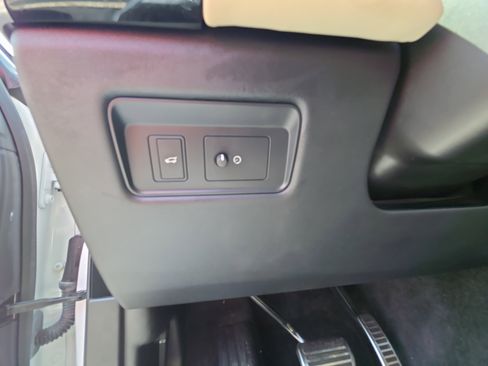 Used 2021 Land Rover Range Rover Sport HST AWD/4WD image 13
