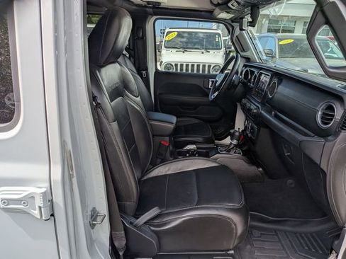 Used 2018 Jeep Wrangler Unlimited Sahara w/ Dual Top Group AWD/4WD image 30