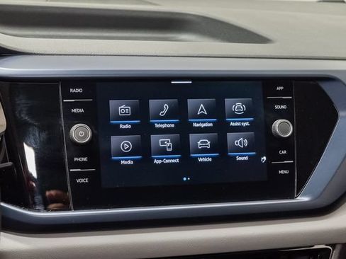 Used 2022 Volkswagen Taos SE w/ Panoramic Sunroof Package FWD image 22