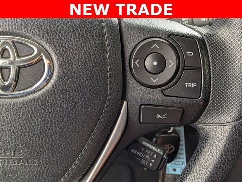 Used 2018 Toyota RAV4 LE image 15