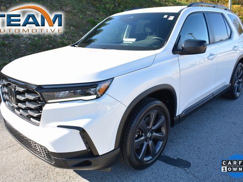 Used 2023 Honda Pilot Sport image 1