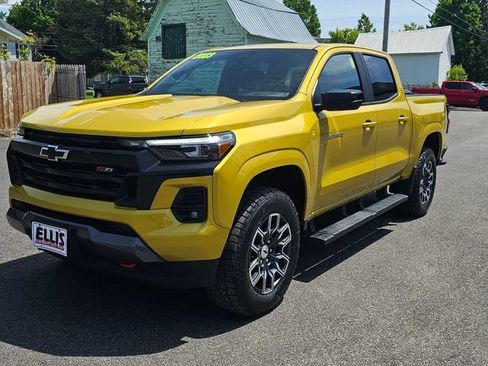Used 2023 Chevrolet Colorado Z71 w/ Z71 Convenience Package 2 AWD/4WD image 3
